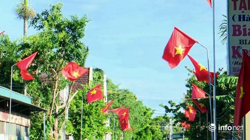 🇻🇳 TREO CỜ ĐẢNG, CỜ TỔ QUỐC TRONG CÁC DỊP LỄ, TẾT THỂ HIỆN NÉT VĂN HOÁ, LÒNG YÊU NƯỚC, NIỀM TỰ HÀO DÂN TỘC🇻🇳